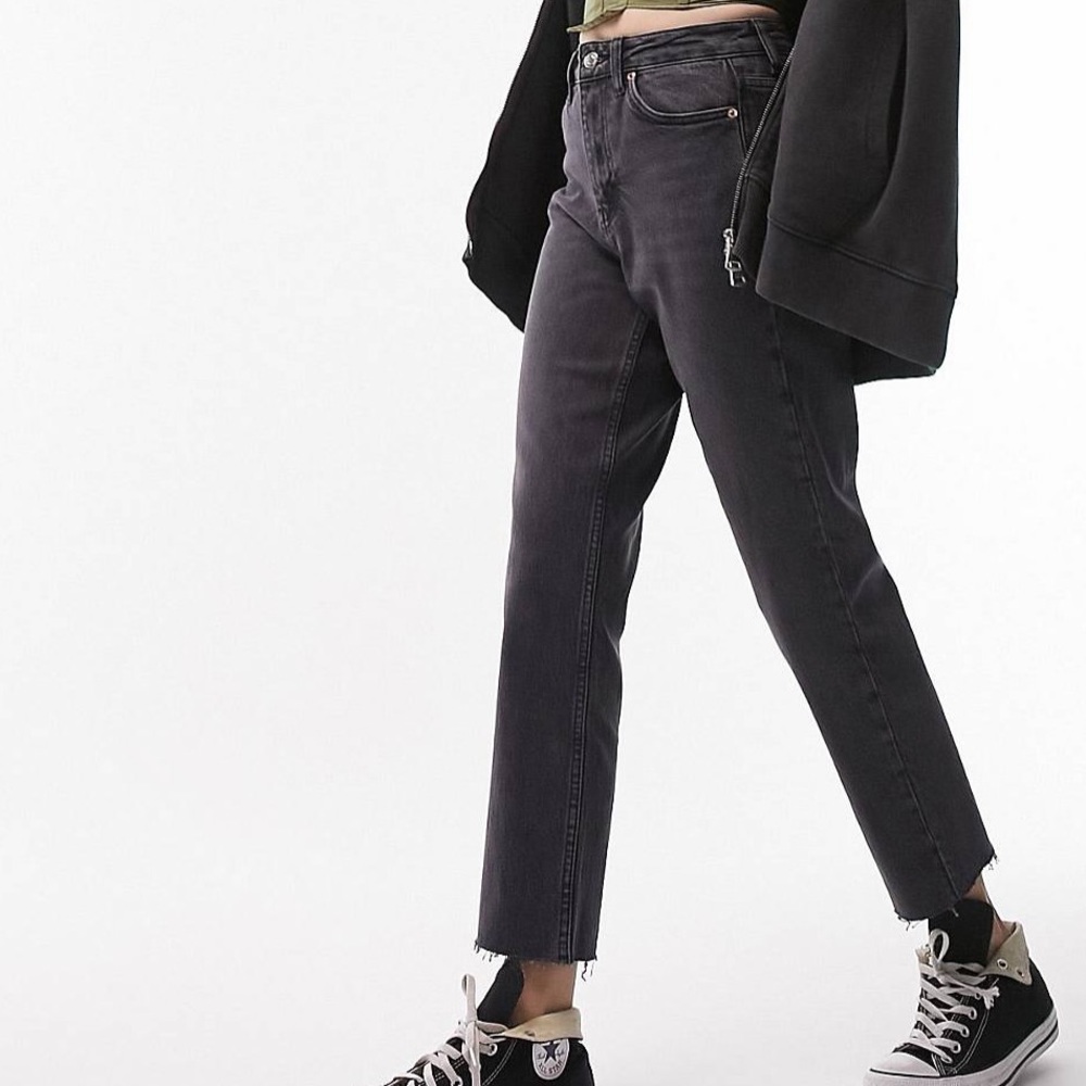 Topshop • Straight Leg Denim